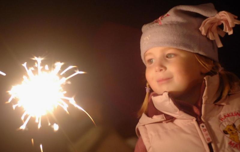 Ура, каникулы! Пиротехника, которую можно запускать с детьми - Дудинка | dudinka.salutsklad.ru